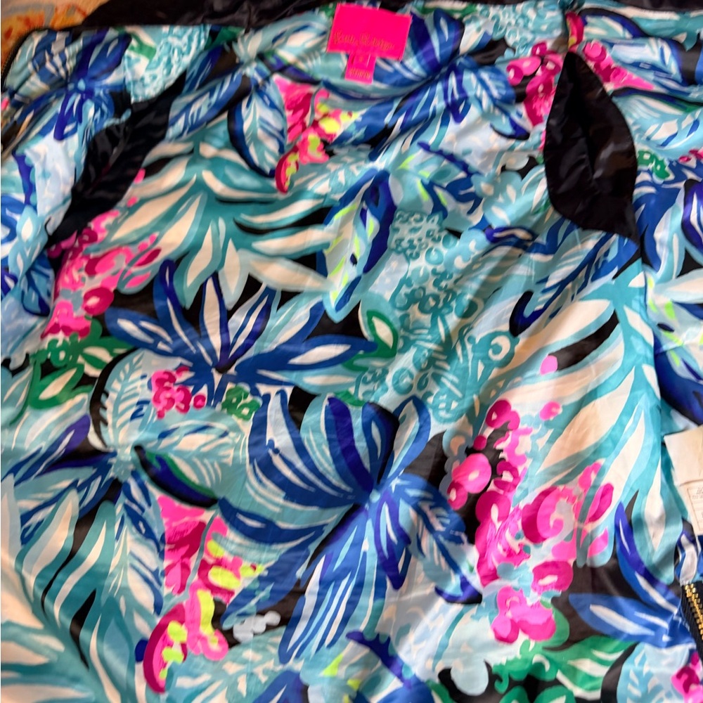 Lilly Pulitzer Black Onyx‎ Palm
Paradise Puffer Vest-NWOT-size small - Picture 7 of 8